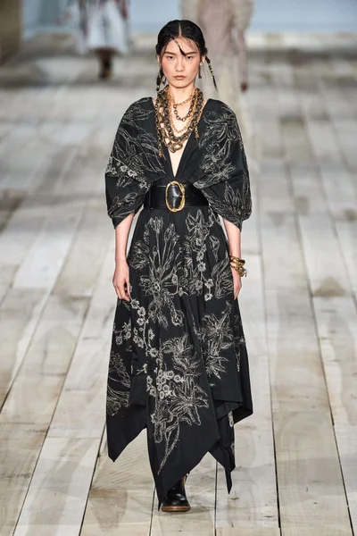 Look 32